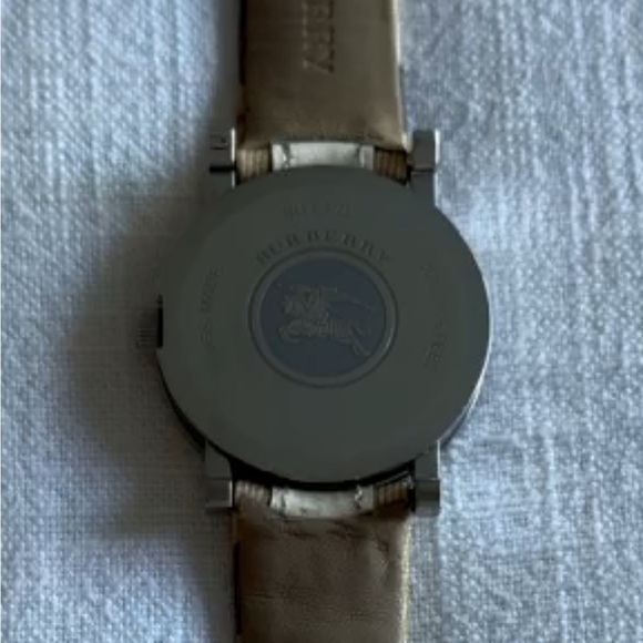 Burberry Watch BU1395 🤩 - Picture 5 of 6